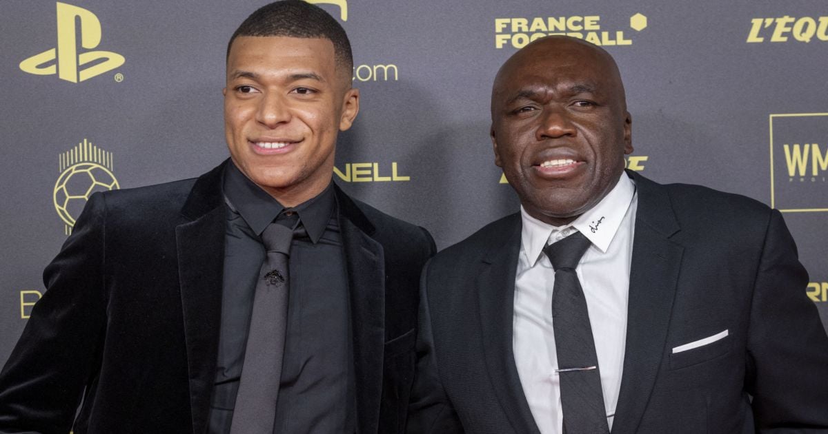 Kylian Mbappé et son père Wilfried Mbappé Photocall de la cérémonie