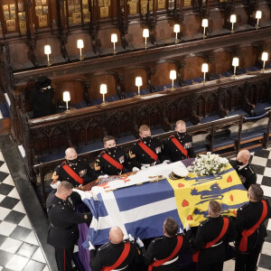 La reine Elisabeth II d'Angleterre - Funérailles du prince Philip, duc d'Edimbourg à la chapelle Saint-Georges du château de Windsor, Royaume Uni, le 17 avril 2021.