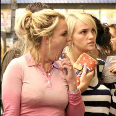 Britney Spears et sa soeur Jamie Lynn font du shopping à Los Angeles. Le 13 septembre 2008.
