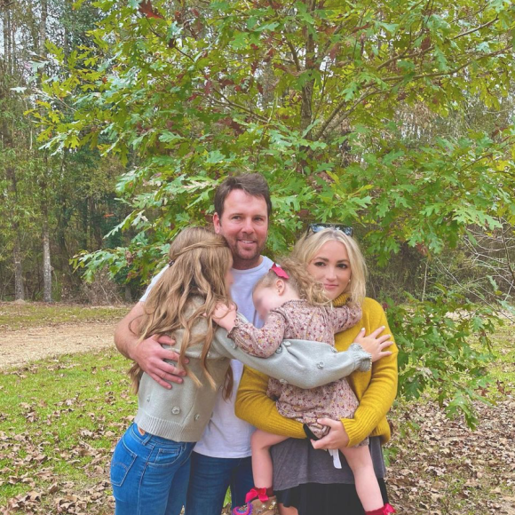 Jamie Lynn Spears, son mari Jamie Watson et ses deux filles Maddie et Ivey. Décembre 2021.