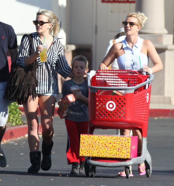 Britney Spears et sa soeur Jamie Lynn Spears à Thousand Oaks, le 25 novembre 2012.