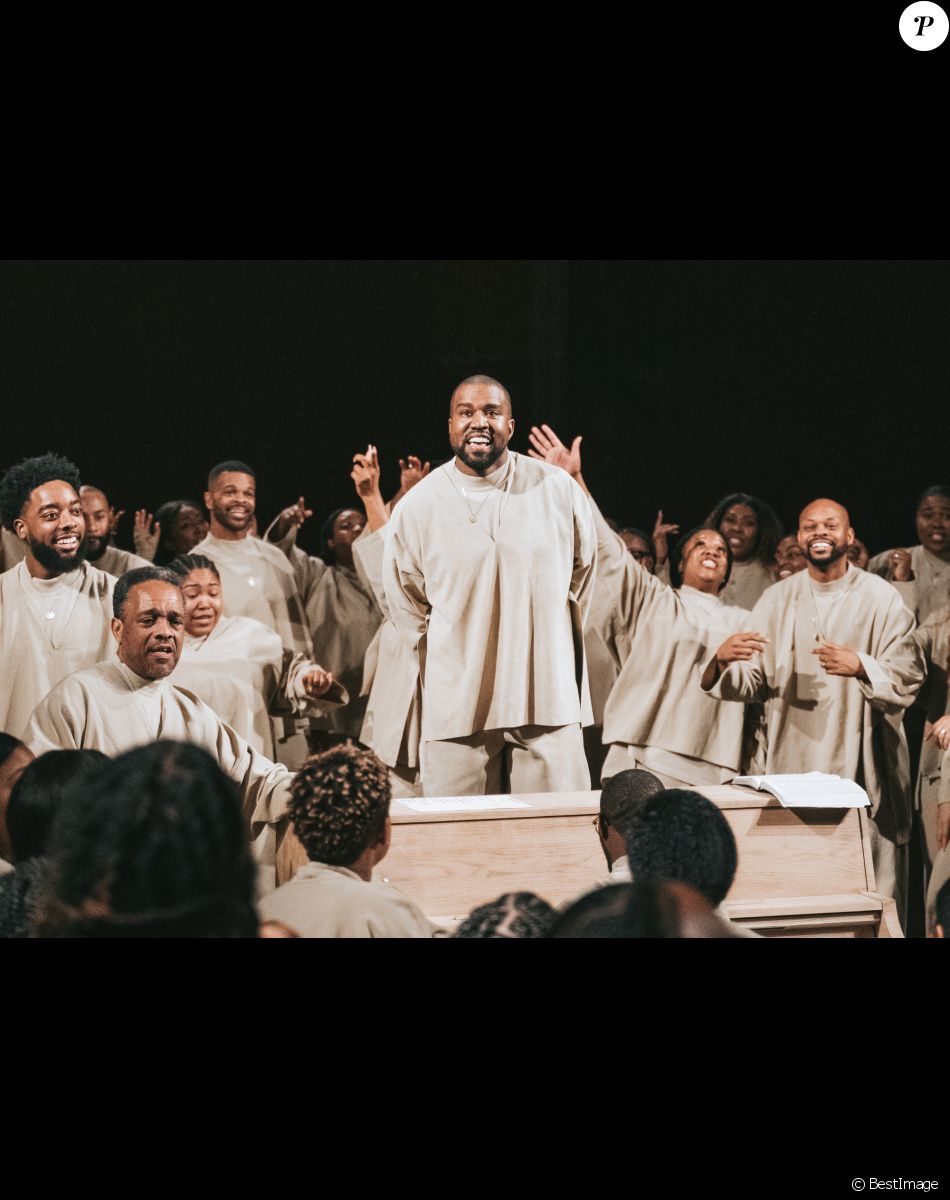 Exclusif - Kanye West lors du "Sunday Service", la messe est organisée au Théâtre des Bouffes du Nord à Paris, le 1er mars 2020.