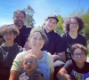 Jenny Pentland, la fille de Roseanne Barr, son mari et leurs cinq enfants. Janvier 2022.