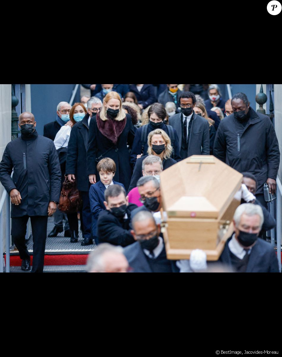 Amélie de Bourbon-Parme, l'ex-femme de Igor, et son fils Alexandre - Sorties de la messe en hommage aux frères Igor et Grichka Bogdanoff (Bogdanov) en l'église de La Madeleine à Paris. Le 10 janvier 2022 © Jacovides-Moreau / Bestimage