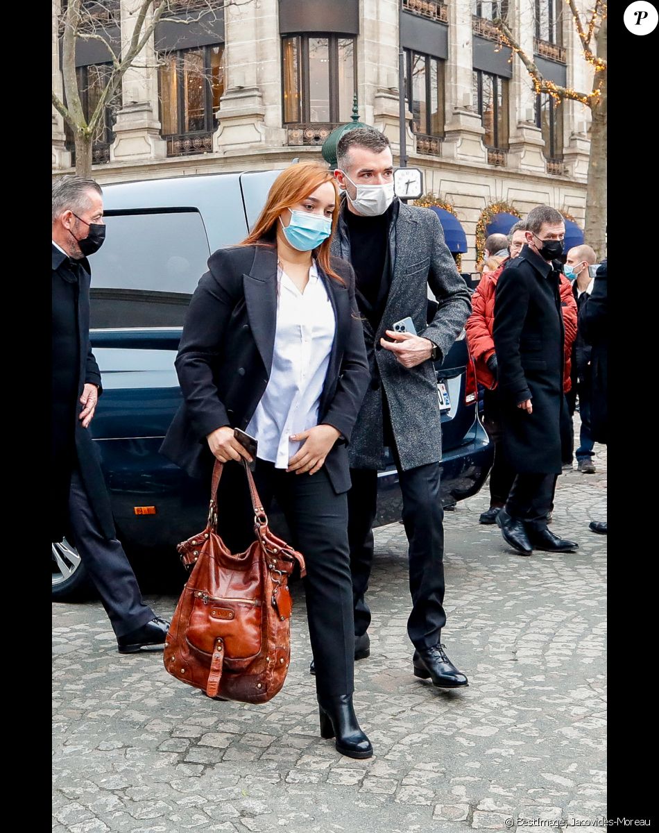 Chaymae, veuve de Grichka - Arrivées à la messe en hommage aux frères Igor et Grichka Bogdanoff (Bogdanov) en l'église de La Madeleine à Paris. Le 10 janvier 2022 © Jacovides-Moreau / Bestimage