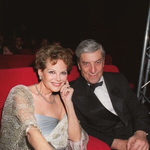 Nino Cerruti et Claudia Cardinale au Festival du Film de Paris en 1993. 