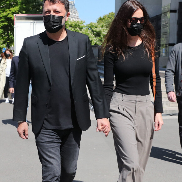 Arthur (Jacques Essebag) et sa compagne Mareva Galanter - Arrivées des people à la manifestation de soutien à la famille de Sarah Halimi sur la place du Trocadéro à Paris le 25 avril 2021. © Cyril Moreau/Bestimage