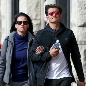 Le couple Katy Perry et Orlando Bloom se promènent en amoureux dans les rues de Aspen.