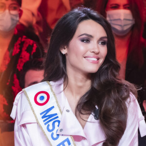 Exclusif - Diane Leyre (Miss France 2022) - Pendant l'émission TPMP (Touche Pas à Mon Poste) présentée en direct par C.Hanouna le 13/12/21 en direct sur C8, Paris le 13 décembre 2021. © Jack Tribeca / Bestimage 