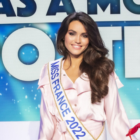 Exclusif - Diane Leyre (Miss France 2022) - Pendant l'émission TPMP (Touche Pas à Mon Poste) présentée en direct par C.Hanouna le 13/12/21 en direct sur C8, Paris le 13 décembre 2021. © Jack Tribeca / Bestimage 