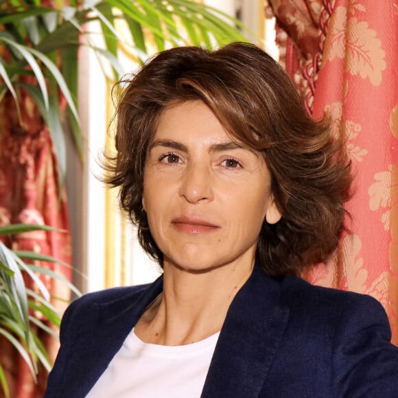 La journaliste Anne Nivat pose à Paris le 7 avril 2018. © Cédric Perrin/Bestimage