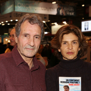 Jean-Jacques Bourdin et sa femme Anne Nivat lors du salon du livre de Paris le 17 Mars 2018 à la Porte de Versailles de Paris. © Denis Guignebourg/Bestimage