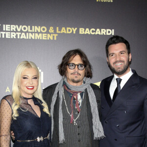 Monika Bacardi, Johnny Depp et Andrea Iervolino - Première de la série animée "Puffins" au Studio 1905 à Belgrade, Serbie, le 20 octobre 2021. © Future-Image/Zuma Press/Bestimage