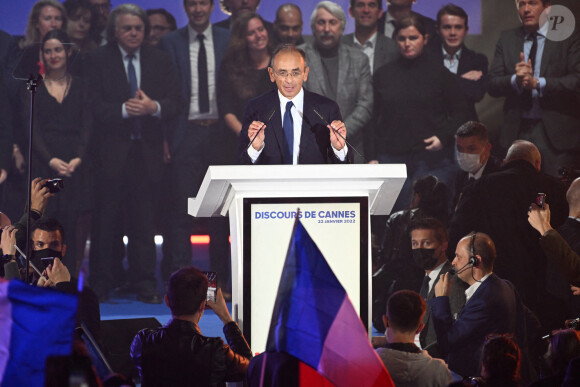 Le candidat à la présidentielle d'extrême-droite, Eric Zemmour lors d'un meeting de campagne au Palais des Victoires à Cannes, France, le 22 janvier 2022.