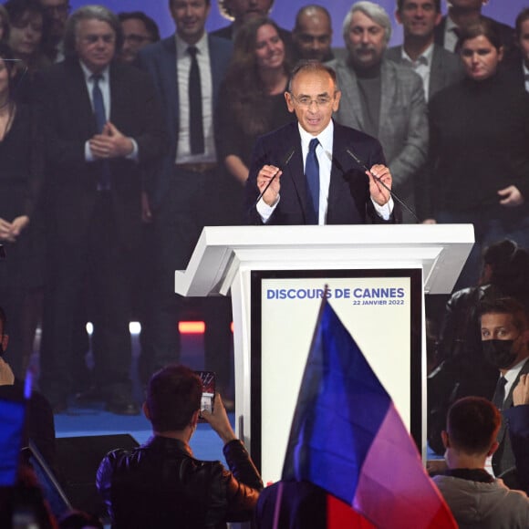 Le candidat à la présidentielle d'extrême-droite, Eric Zemmour lors d'un meeting de campagne au Palais des Victoires à Cannes, France, le 22 janvier 2022.