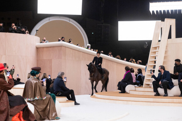 Charlotte Casiraghi ouvre le défilé de mode Chanel, collection Haute-Couture printemps-été 2022 au Grand Palais à Paris. Le 25 janvier 2022 © Olivier Borde / Bestimage