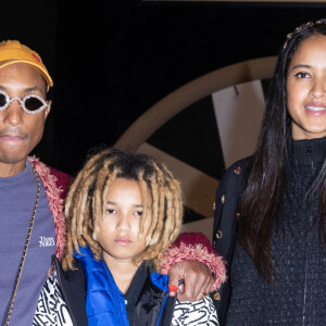 Pharrell Williams, son épouse Helen Lasichanh et leur fils Rocket assistent au défilé de mode Chanel, collection Haute-Couture printemps-été 2022 au Grand Palais à Paris. Le 25 janvier 2022 © Olivier Borde / Bestimage