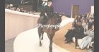 Charlotte Casiraghi : Cavalière stylée au défilé Chanel devant sa belle-mère Carole Bouquet