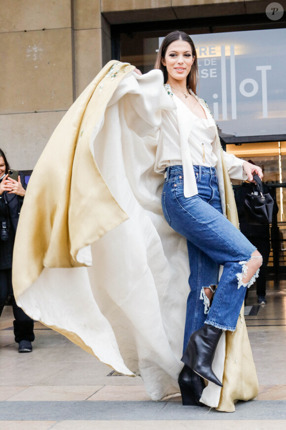 Iris Mittenaere arrive au défilé Stéphane Rolland, collection Haute Couture printemps-été 2022, au Palais de Chaillot. Paris, France, le 25 janvier 2022. © Veeren-Clovis/Bestimage
