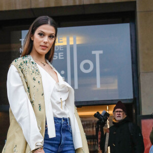 Iris Mittenaere arrive au défilé Stéphane Rolland, collection Haute Couture printemps-été 2022, au Palais de Chaillot. Paris, France, le 25 janvier 2022. © Veeren-Clovis/Bestimage