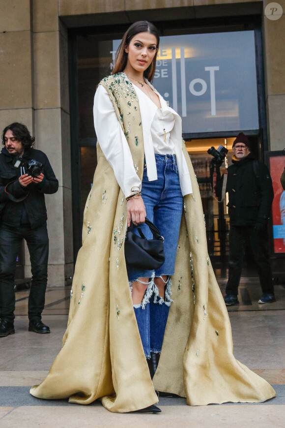 Iris Mittenaere arrive au défilé Stéphane Rolland, collection Haute Couture printemps-été 2022, au Palais de Chaillot. Paris, France, le 25 janvier 2022. © Veeren-Clovis/Bestimage