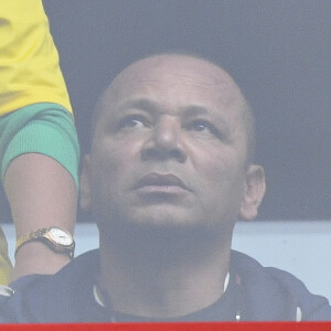 Semi-exclusif - Neymar da Silva Sr. (père de Neymar Jr) - Le clan Neymar dans les tribunes du stade Krestovski lors du match Brésil-Costa Rica, victoire du Brésil 2 à 0 qui marque 2 buts dans les arrêts de jeux dont le dernier marqué par Neymar Jr; Sa Soeur Rafaella s'est évanouie après ce but et a été rapatriée par la sécurité du stade. Saint-Pétersbourg le 22 juin 2018. © Pierre Perusseau/Bestimage