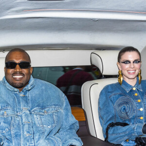 Kanye West (Ye) et sa compagne Julia Fox à la sortie du défilé Homme Kenzo automne-hiver 2022/2023 au Galerie Vivienne dans le cadre de la Fashion Week de Paris, France, le 23 janvier 2022. © Da Silva-Perusseau/Bestimage