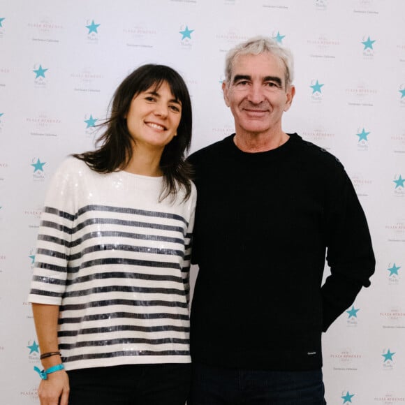 Estelle Denis et son compagnon Raymond Domenech - Le chef pâtissier Christophe Michalak organise un goûter caritatif au profit de l'association l'Etoile de Martin dans le salon Haute Couture de l'hôtel Plaza Athénée à Paris, le 21 novembre 2015.