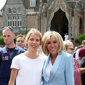 La première dame Brigitte Macron et sa fille Tiphaine Auzière vont voter à la mairie du Touquet pour le second tour des législatives, au Touquet le 18 juin 2017