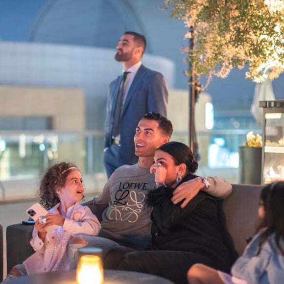 Georgina Rodriguez a fêté ses 28 ans à Dubaï avec son fiancé Cristiano Ronaldo et leurs enfants. Janvier 2022.
