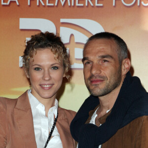 Lorie Pester et Philippe Bas lors de la première du film "Le Roi Lion" aux Champs-Elysées, à Paris, le 24 mars 2012.