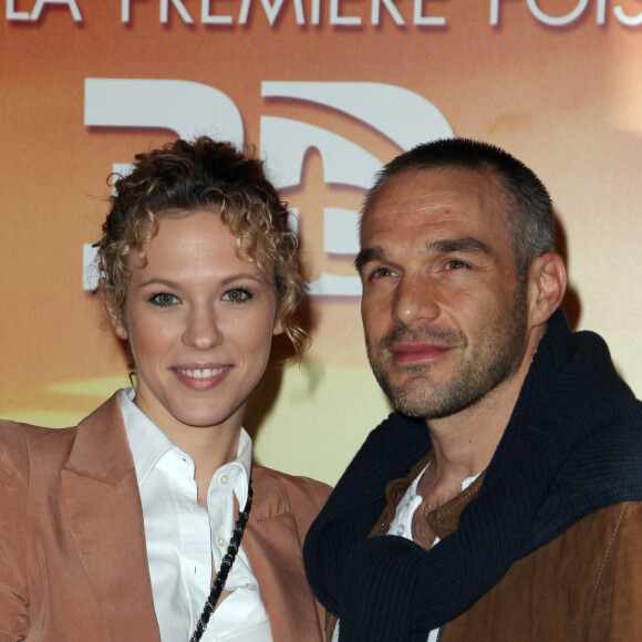 Lorie Pester et Philippe Bas lors de la première du film "Le Roi Lion" aux Champs-Elysées, à Paris, le 24 mars 2012.