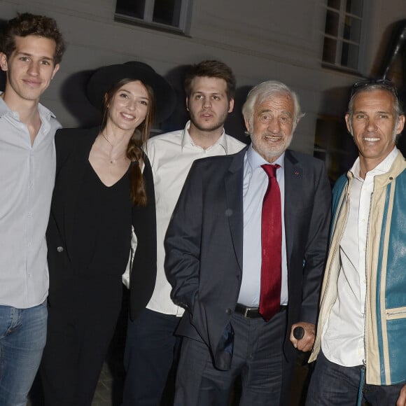 Victor Belmondo, Annabelle Waters Belmondo, Alessandro Belmondo, Jean-Paul Belmondo et Paul Belmondo - Soirée du cinquième anniversaire du musée Paul Belmondo à Boulogne-Billancourt le 13 avril 2015. 