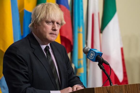 Le ministre des affaires étrangères britannique Boris Johnson lors d'une conférence de presse au siège de l'Organisation des Nations Unies à New York, le 23 mars 2017, concernant la situation en Somalie et dans le sud du Soudan dans le cadre d'un conseil de sécurité.