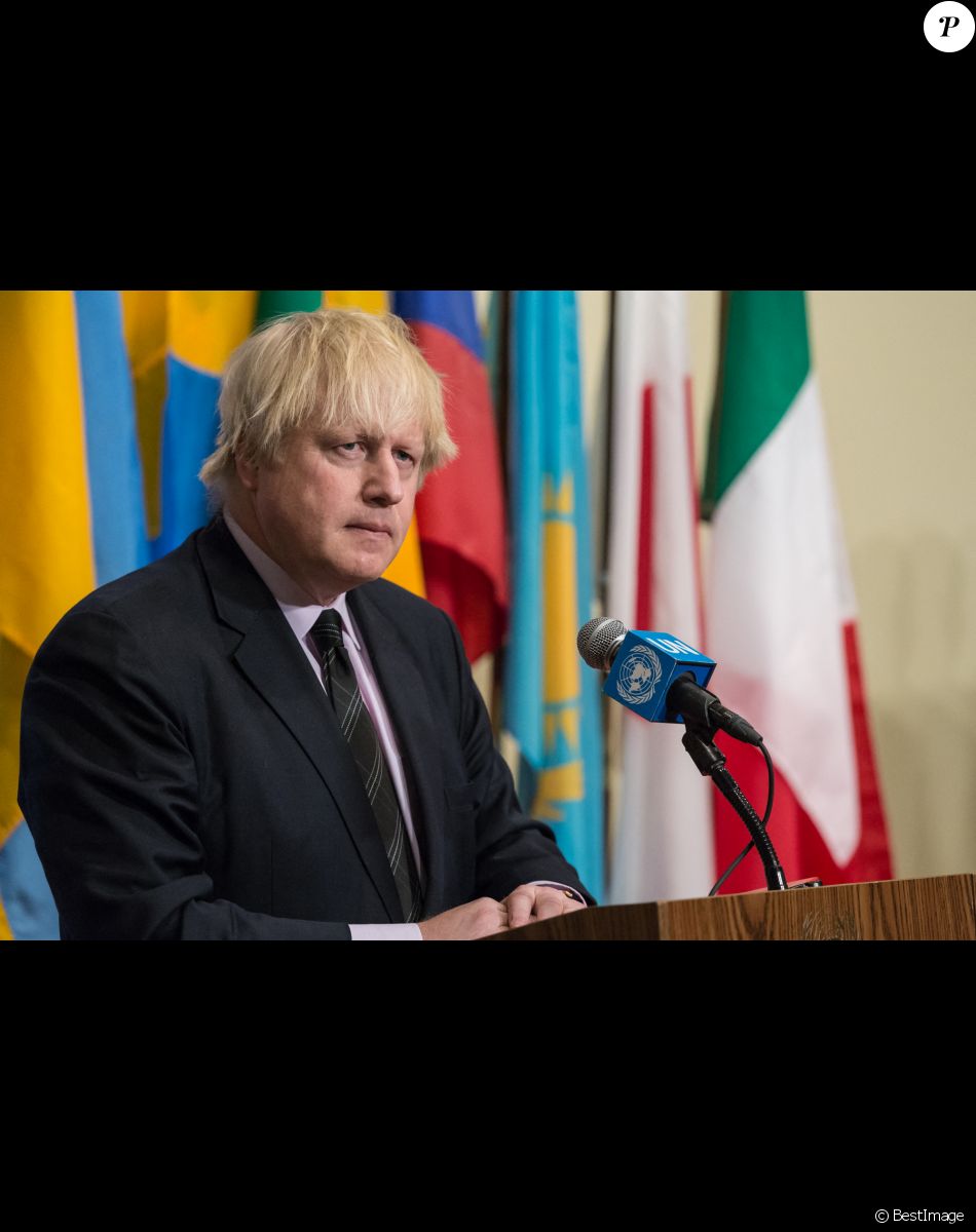 Le ministre des affaires étrangères britannique Boris Johnson lors d'une conférence de presse au siège de l'Organisation des Nations Unies à New York, le 23 mars 2017, concernant la situation en Somalie et dans le sud du Soudan dans le cadre d'un conseil de sécurité.