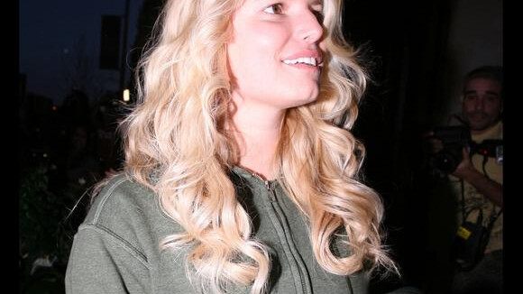 Jessica Simpson : Avant de s'occuper de son look, elle s'est parfaitement occupée de sa coiffure... Elle est toute jolie !