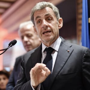 Nicolas Sarkozy remet la légion d'honneur à Jean-Paul Bou Antoun (fondateur du traiteur libanais Noura) à la Maison Noura à Paris le 14 octobre 2021. © Rahid Bellak/Bestimage 