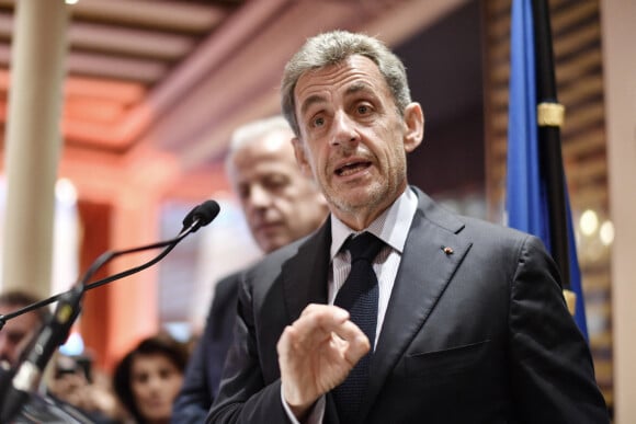 Nicolas Sarkozy remet la légion d'honneur à Jean-Paul Bou Antoun (fondateur du traiteur libanais Noura) à la Maison Noura à Paris le 14 octobre 2021. © Rahid Bellak/Bestimage 