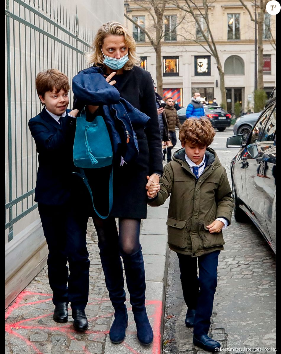 Amélie de Bourbon-Parme, l'ex-femme de Igor, et ses deux enfants Alexandre et Constantin - Arrivées à la messe en hommage aux frères Igor et Grichka Bogdanoff (Bogdanov) en l'église de La Madeleine à Paris. © Jacovides-Moreau / Bestimage