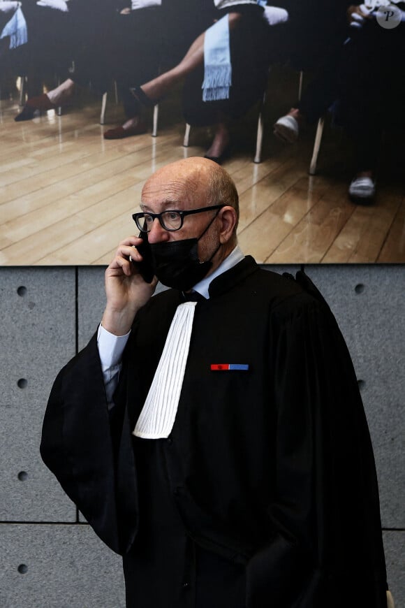 Maitre Alain Jakubowicz en marge du procès de son client Nordahl Lelandais à la cour d'assise de Grenoble en Isère le 31 janvier 2022. © Pascal Fayolle / Bestimage