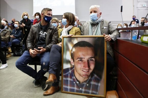 Didier et Cécile Noyer, les parents d'Arthur Noyer et Quentin, le frère de la victime - Première journée du procès de Nordahl Lelandais pour le meurtre d'Arthur Noyer devant la cour d'assises de la Savoie, à Chambéry le 3 mai 2021. © Pascal Fayolle / Bestimage