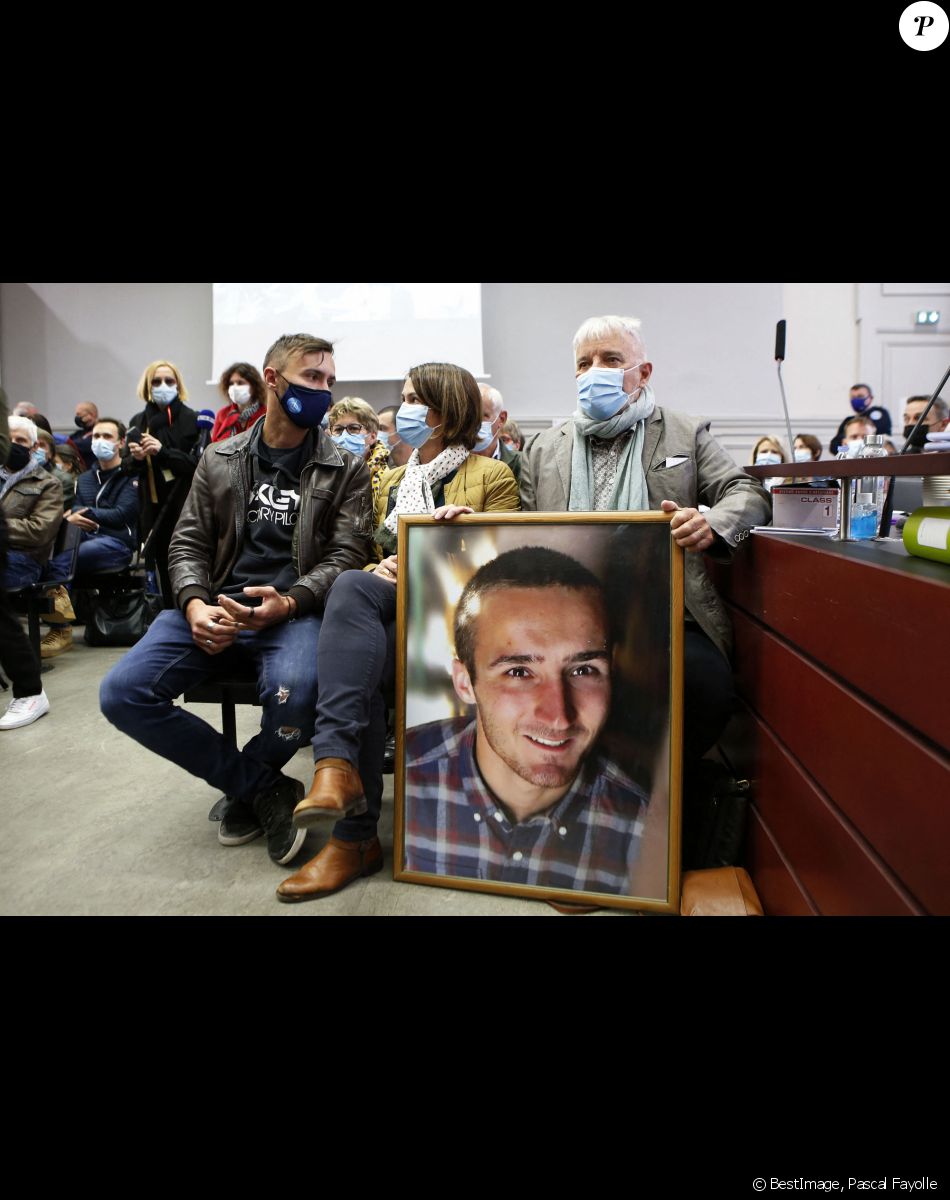Didier et Cécile Noyer, les parents d'Arthur Noyer et Quentin, le frère de la victime - Première journée du procès de Nordahl Lelandais pour le meurtre d'Arthur Noyer devant la cour d'assises de la Savoie, à Chambéry le 3 mai 2021. © Pascal Fayolle / Bestimage