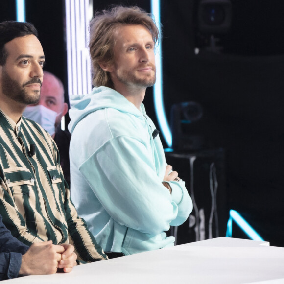 Exclusif - Julien Arruti, Tarek Boudali, Philippe Lacheau - Sur le plateau de l'émission TPMP (Touche Pas à Mon Poste) présentée en direct par C.Hanouna le 01/02/22 en direct sur C8 - Paris le 01/02/22 © Jack Tribeca / Bestimage