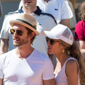 Élodie Fontan et son compagnon Philippe Lacheau dans les tribunes lors des internationaux de tennis de Roland Garros à Paris, France, le 2 juin 2019. © Jacovides-Moreau/Bestimage 