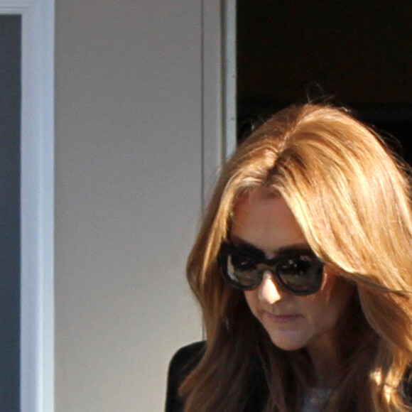 Exclusif - Céline Dion quitte le salon funéraire Charles Rajotte à Repentigny où elle a rendu un dernier hommage à son frère Daniel le 23 janvier 2016. © Eric Yainiri / Bestimage 