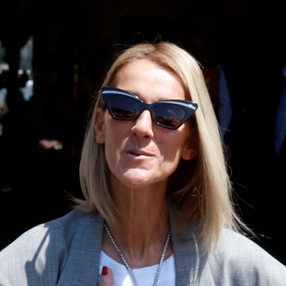 Celine Dion à la sortie de l'hôtel de Crillon à Paris pendant la fashion week Haute-Couture automne-hiver 2019/2020 le 3 juillet 2019.