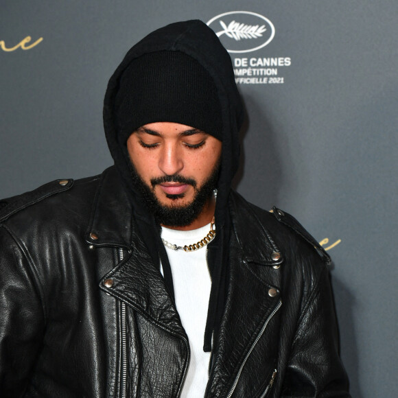 Le chanteur Slimane annonce être devenu papa d'une petite fille prématurée - Slimane - Avant-Première du film "Aline" au Grand Rex à Paris le 25 octobre 2021. © Veeren/Bestimage