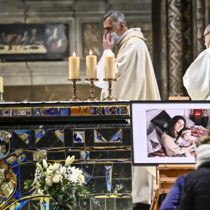 Un rassemblement religieux a lieu à la cathédrale d'Albi, France, le 8 janvier 2022, à l'initiative de la soeur et d'une amie de Delphine Jubillar.