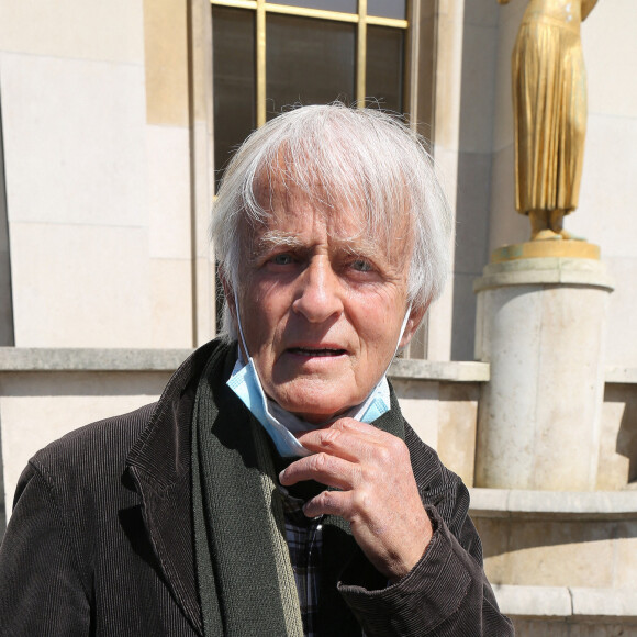 Le chanteur Dave - Hommage à Sarah Halimi, assassinée en avril 2017, sur la place du Trocadero à Paris. Le 25 avril 2021