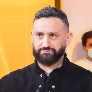 Exclusif - Cyril Hanouna sur le plateau de l'émission Touche pas à mon poste (TPMP) diffusée en direct sur C8 le 18 janvier 2022 © Jack Tribeca / Bestimage 